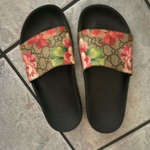 Gucci blossom slides I do have box and dust bag
